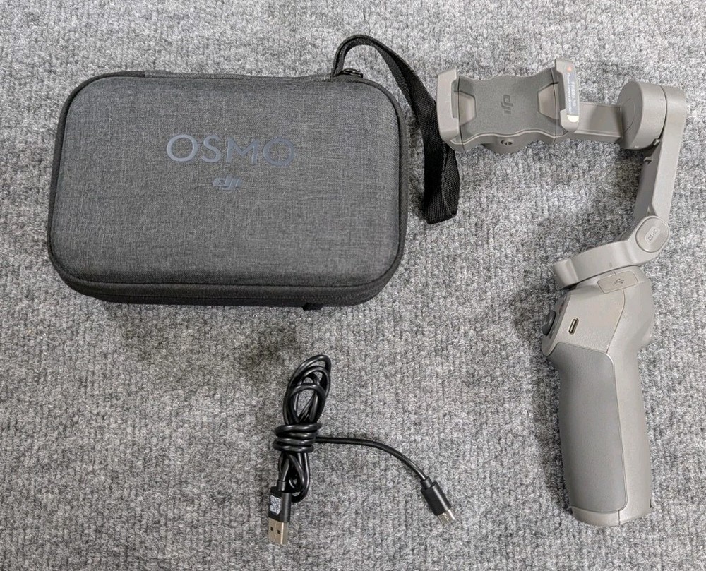 DJI Osmo Mobile 3 Combo - Gimbal Stabilizer