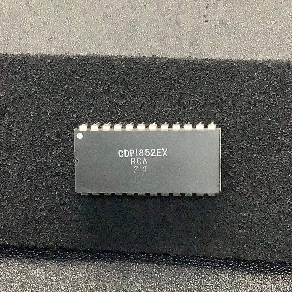 CDP1852CE - RCA - Parallel, input/output port