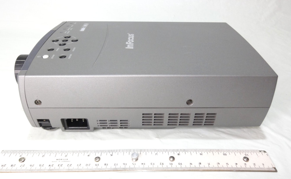 InFocus LP260 SVGA Digital Multimedia Projector WORKING