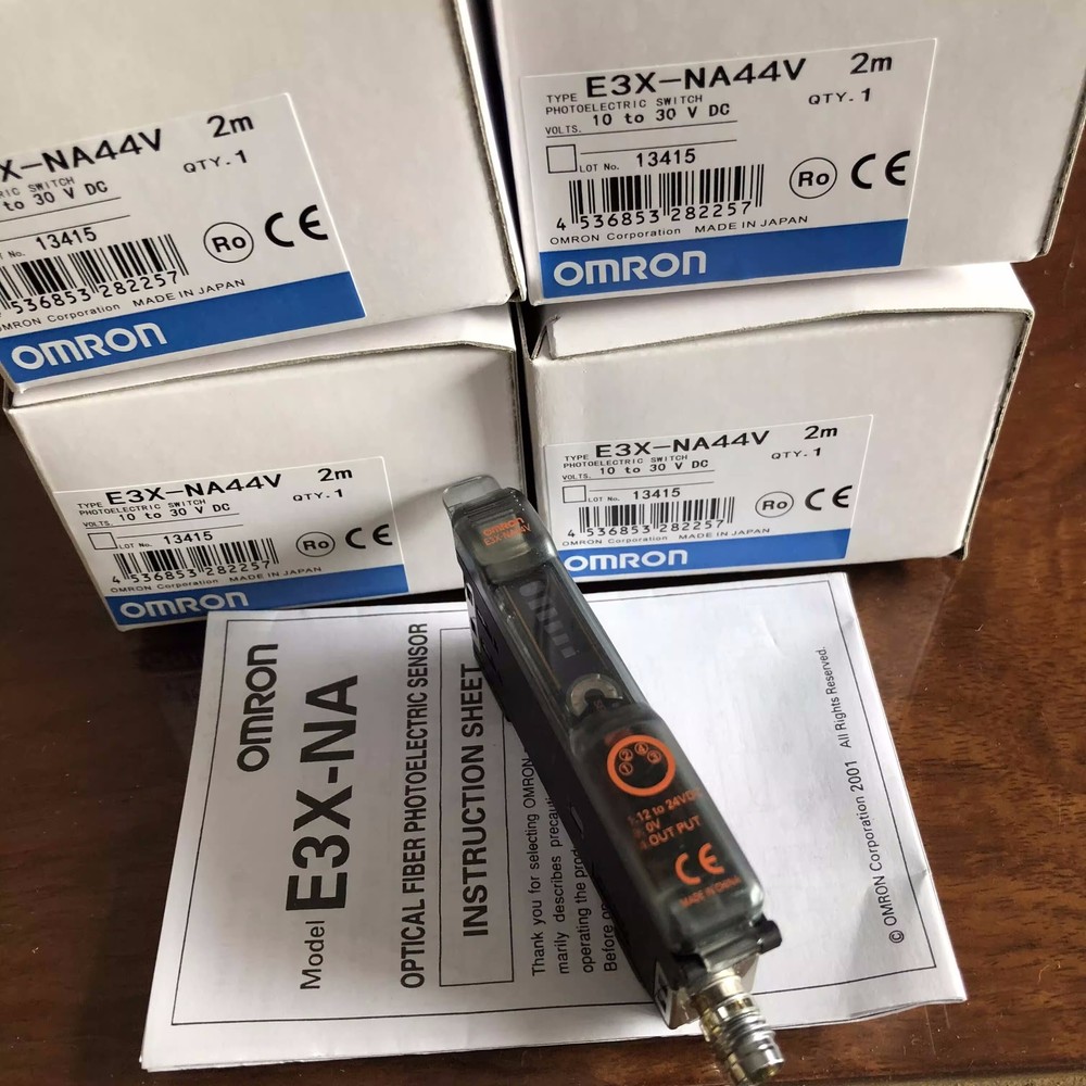 1pcs Omron E3X-NA44V 2M Sensor Fiber Amplifier