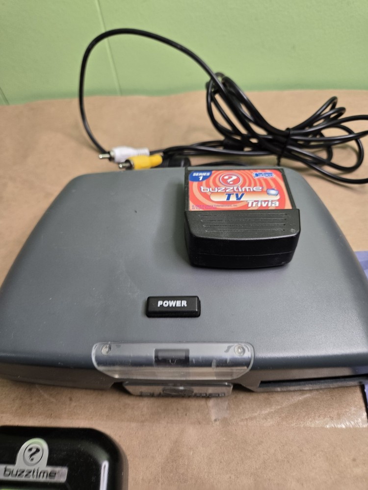 Buzztime Home Trivia Console 6 Wireless Controllers With 2 Games