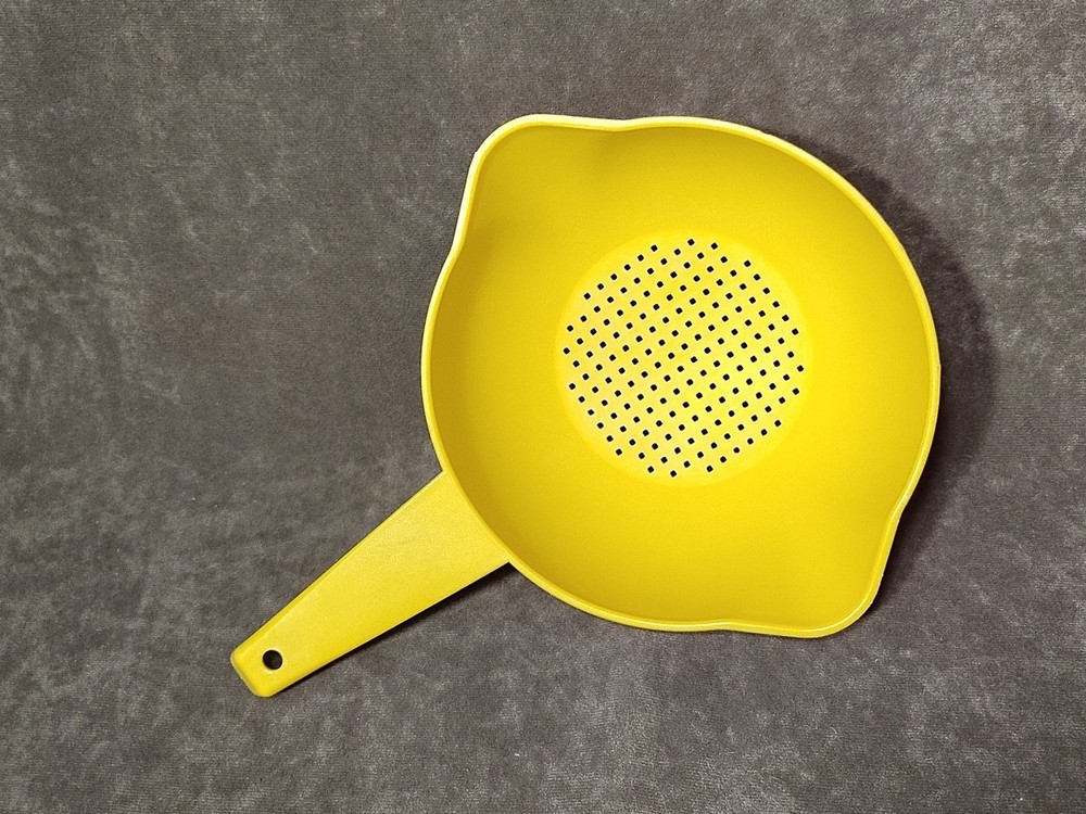 Vintage Tupperware #1200 1Qt & #1523 2Qt Colanders Strainers YELLOW