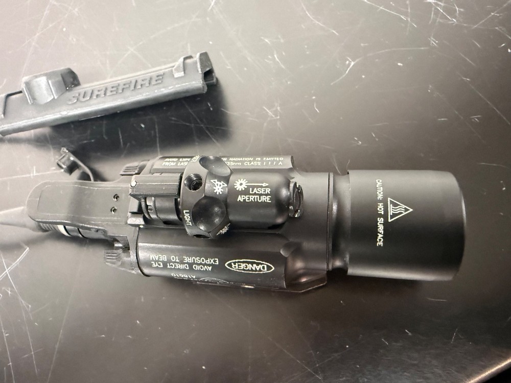 SureFire X400 LED Light with Red Laser / Pressure Switch