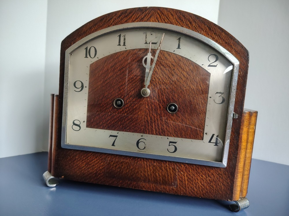 Vintage  Mechanical Mantel Clock