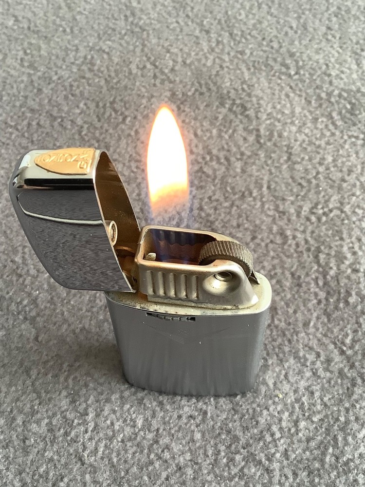 vintage ronson Wind lite  varaf lame lighter working