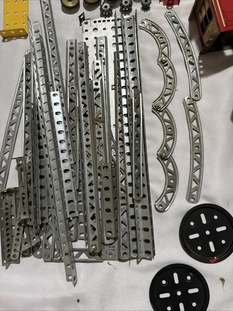 AC Gilbert Erector Set With Working A-47 Electric Motor