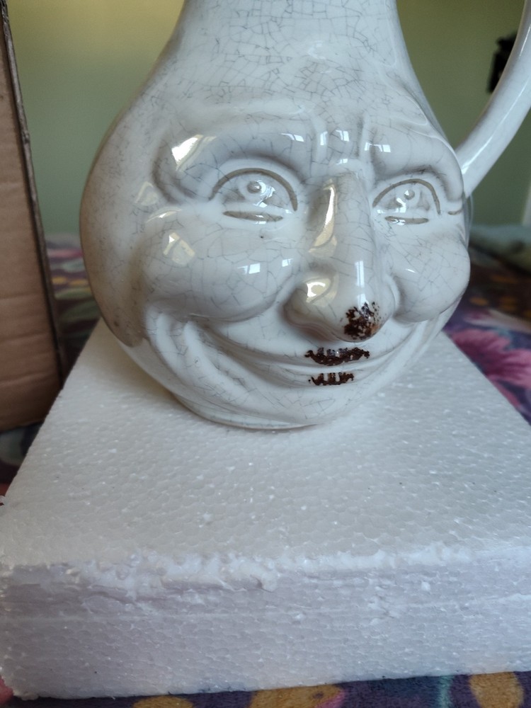 WHITE-FACED WATER POT SUPER CUTE