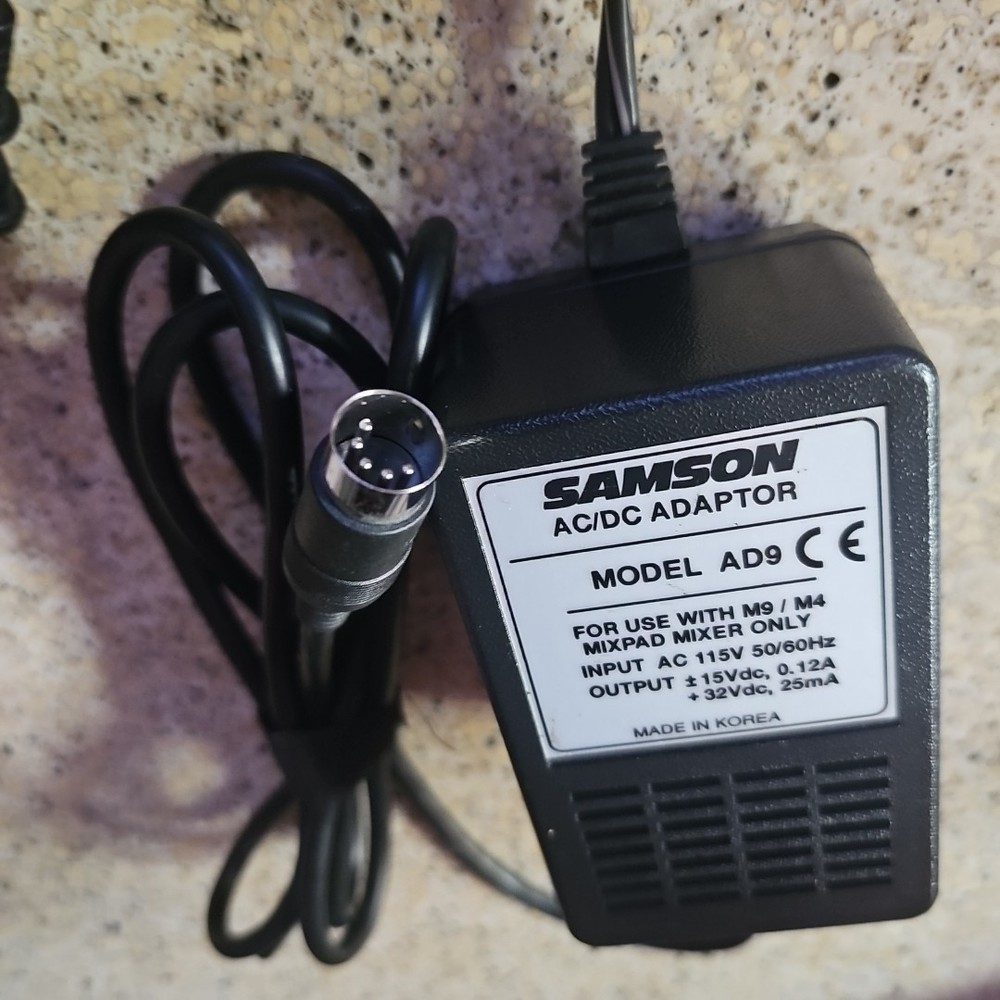 SAMSON AD9 AC/DC Adaptor In Perfect Working Condition From Smoke Free Studio