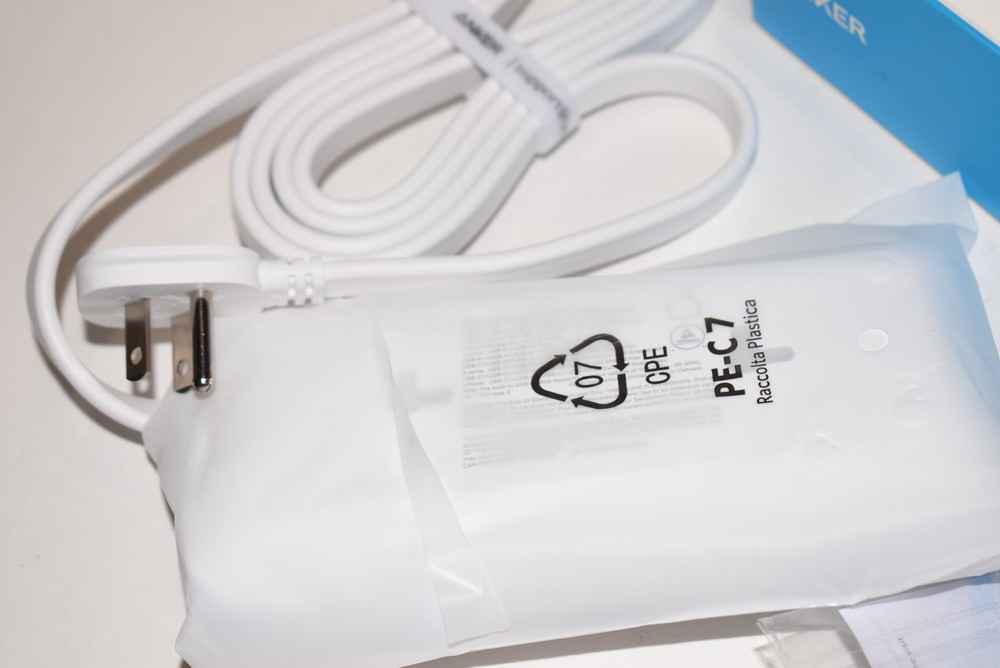 Anker A91F2121 6-Outlet Surge Protector, White