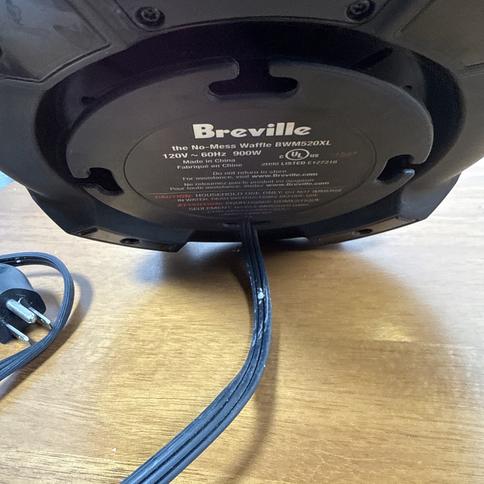 Breville BWM520XL No-Mess Round Waffle Maker Brushed Stainless Steel 7 Settings
