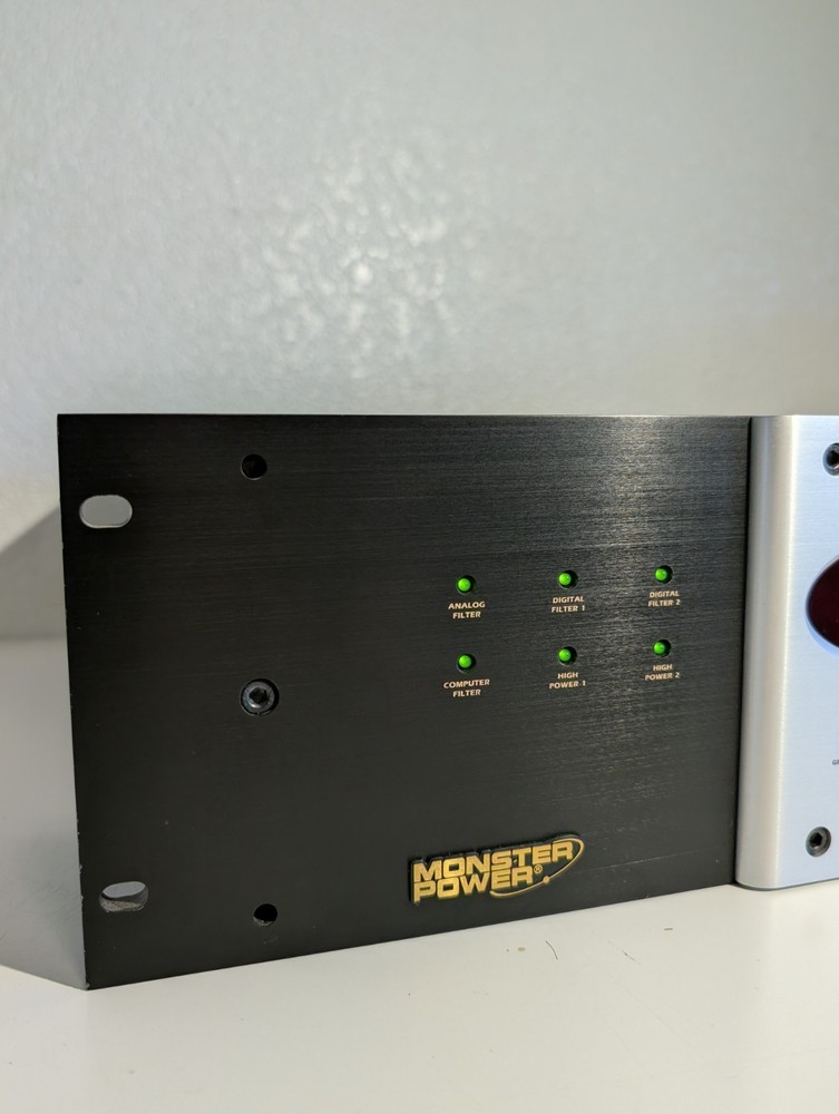 Monster Power PRO 7000 PowerSource Power Conditioner 12 Outlets - Tested/Working