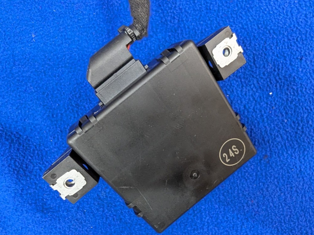 2013-16 PORSCHE 911 BOXSTER CAYMAN CAYENNE GATEWAY CONTROL MODULE +pigtail