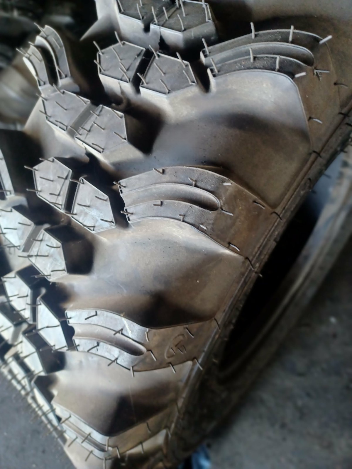 12x16.5 TIRE R-4 NEW COSMETIC BLEM 6PLY 12165 12 16.5