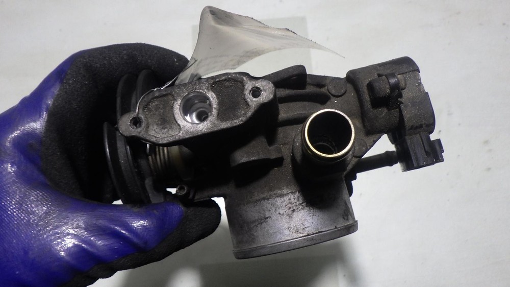 99 GEO PRIZM Throttle Body