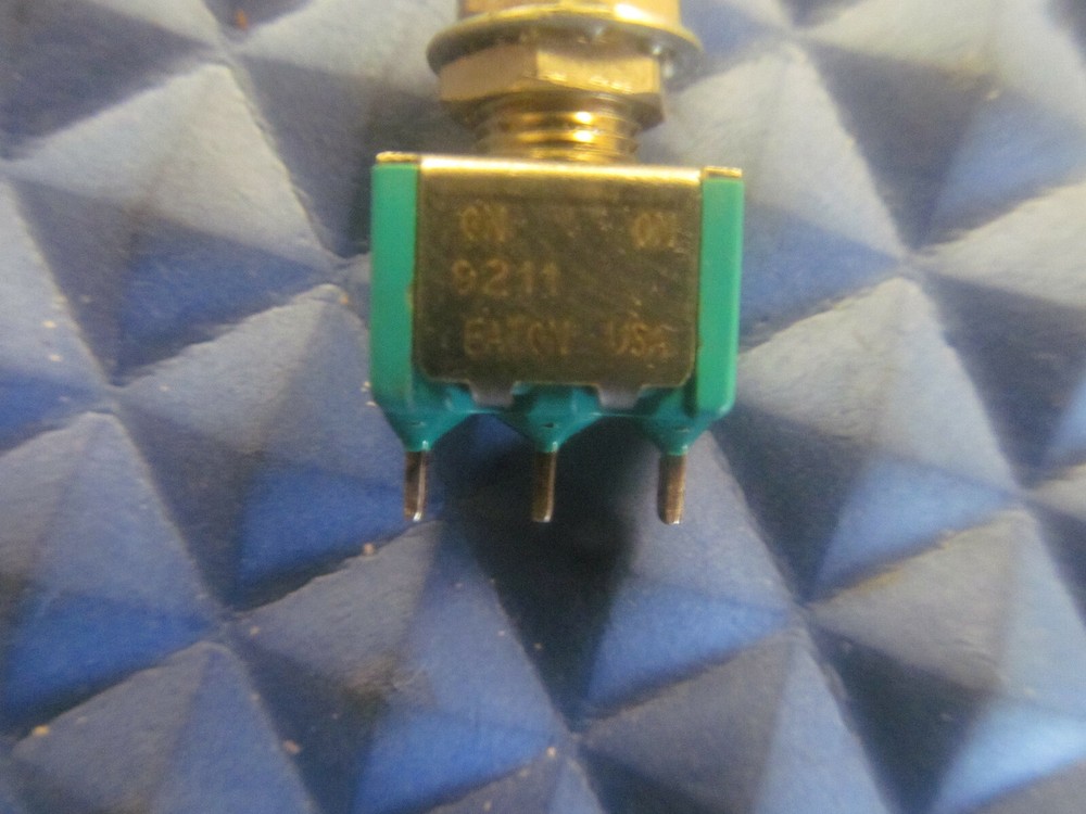 New Eaton Toggle Switch 9211 125-250VAC