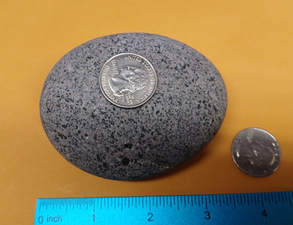Fluorescent Sodalite ( Yooperlite ) 11.9 oz. A Nice Bright Yooperlite