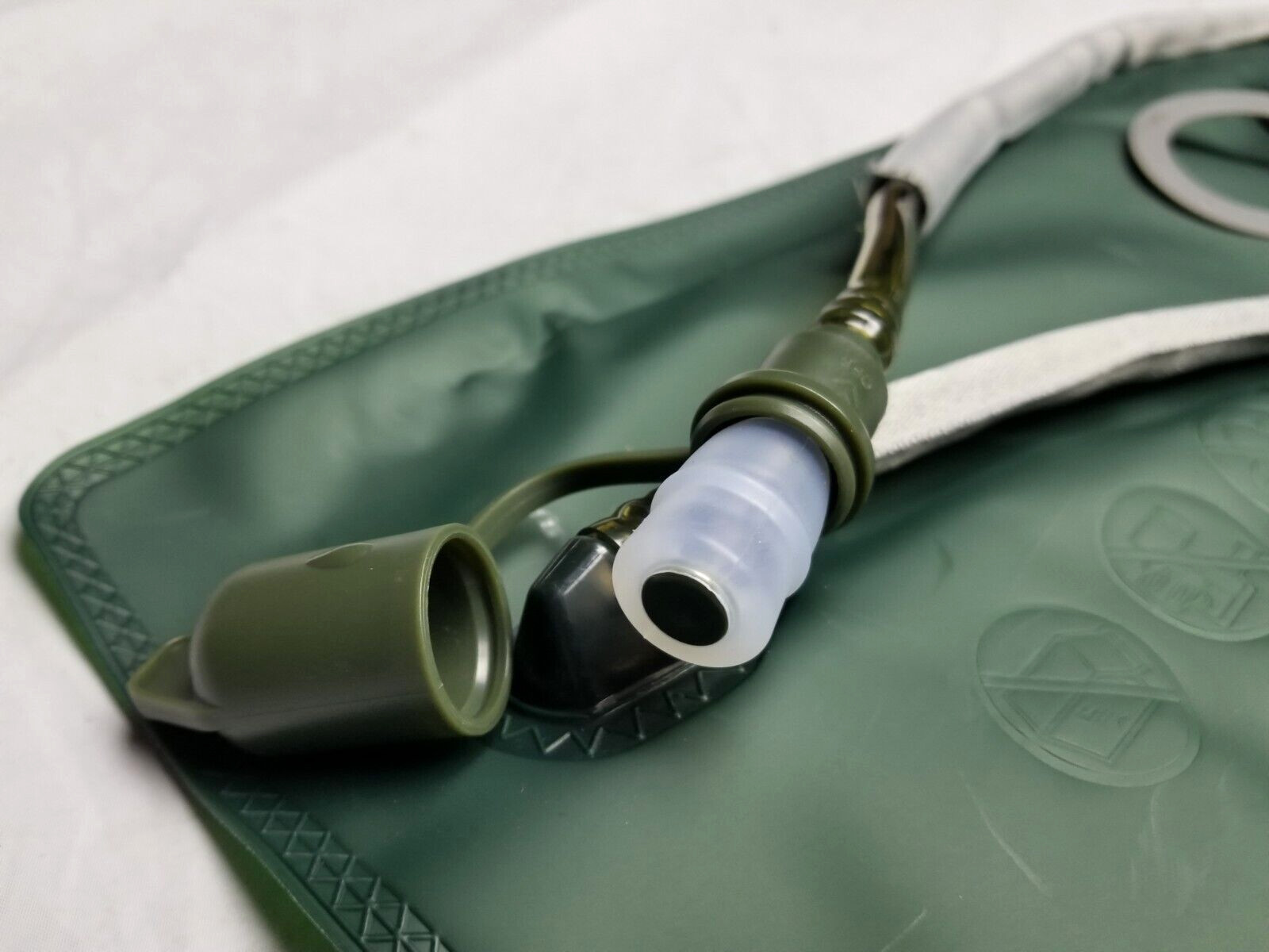 3L 106oz Hydration Bladder w/ Tube & Bite Valve Green / Grey 18"L x 6.75"W NIB
