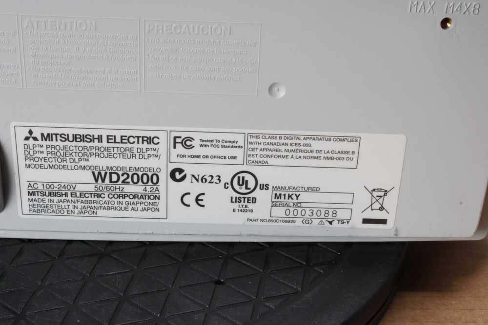 Mitsubishi WD2000 DLP Projector - Fair Condition