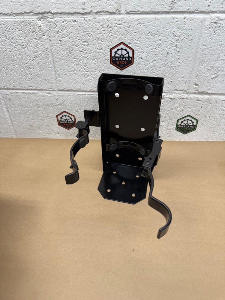 Global Industrial Amerex Fire Extinguisher Bracket, Vehicle Mount