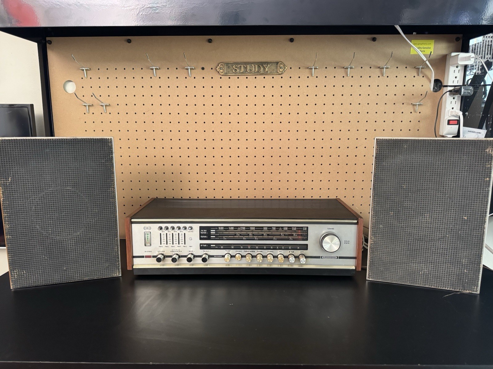 Grundig RTV 360U Solid State Am/Fm Short Wave Radio Stereo w/Speakers *READ*