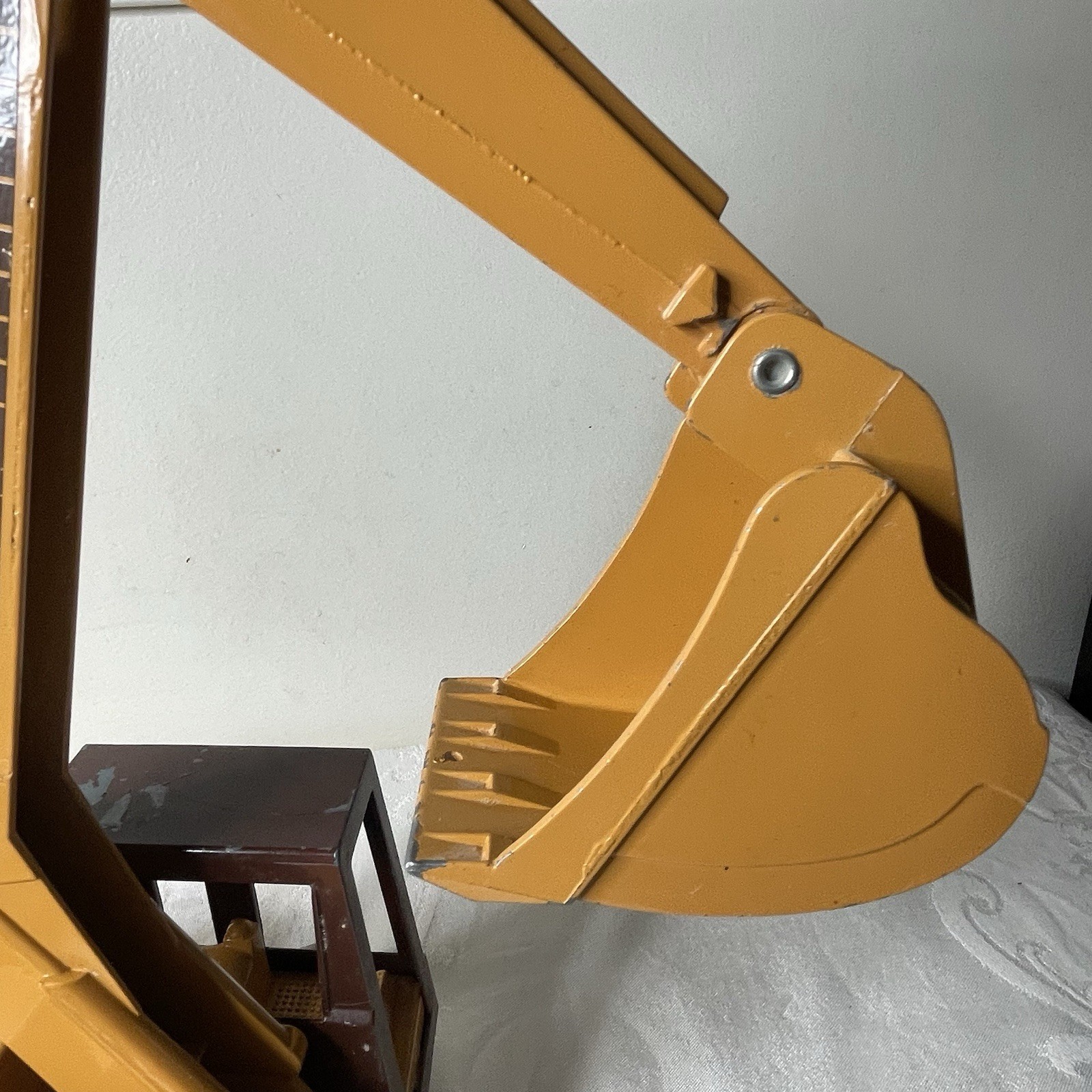 1/16 ERTL CASE Model 688 Excavator Construction Toy With Tracks RARE