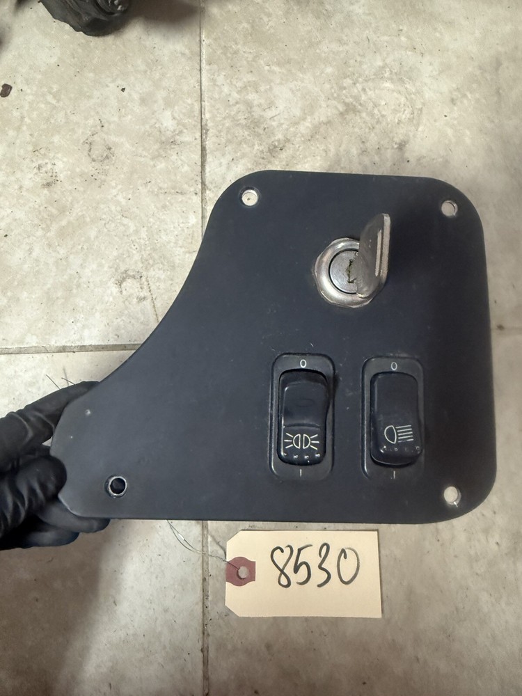 Peterbilt Ignition Switch Panel With Key - P/N: 17-05002M001-001