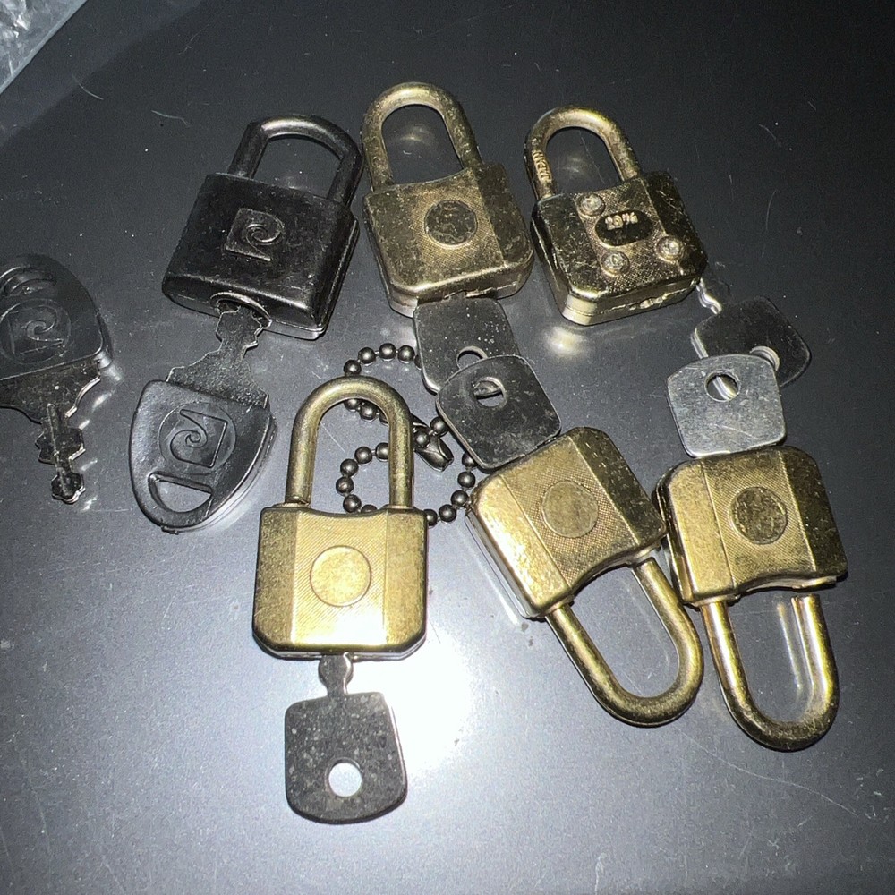 6- Locks  Key Suitcase,  DELSEY Samsonite.  Locks And Keys.