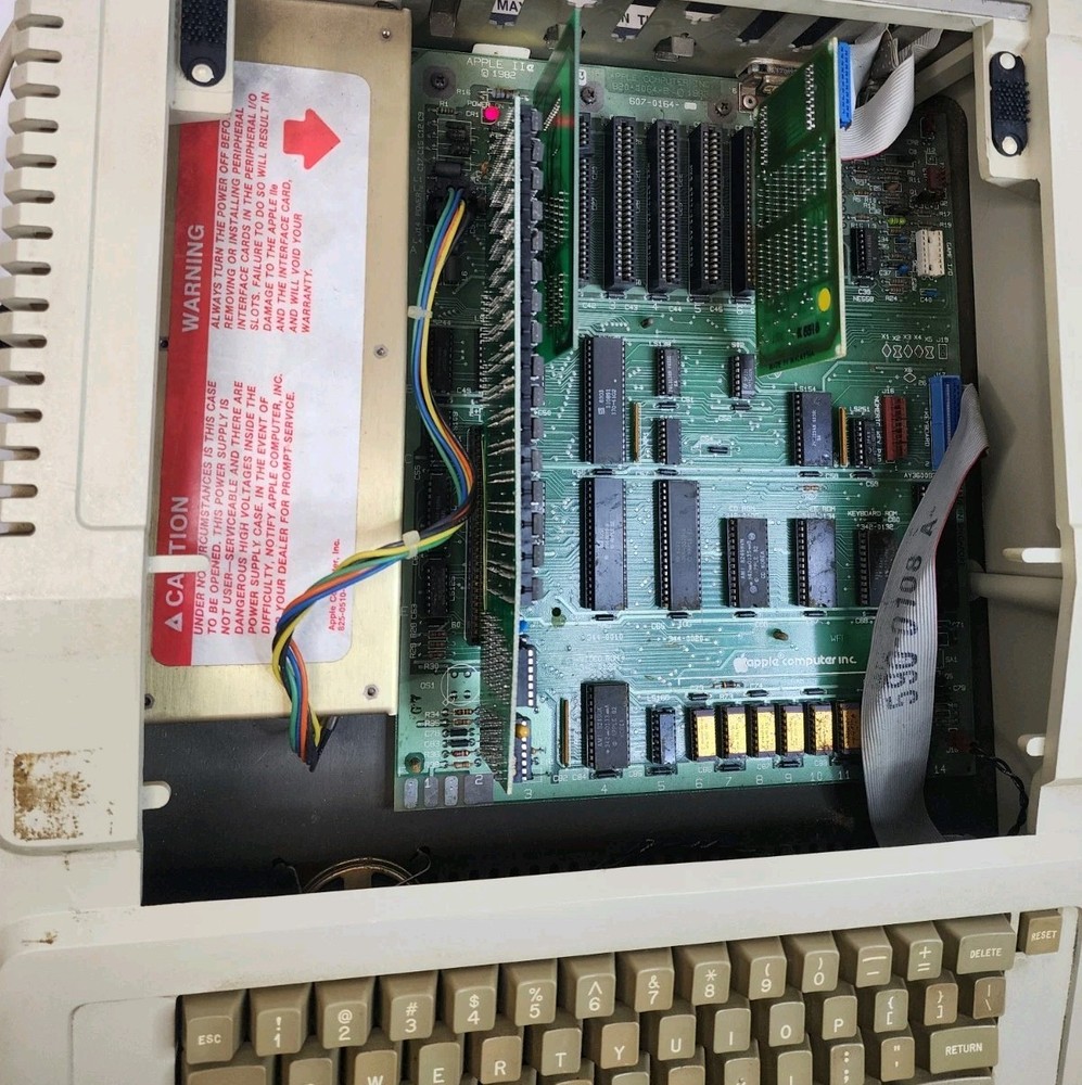 Vintage Apple IIe A2S2064 Computer w/ 2 Disk Drives Powers On
