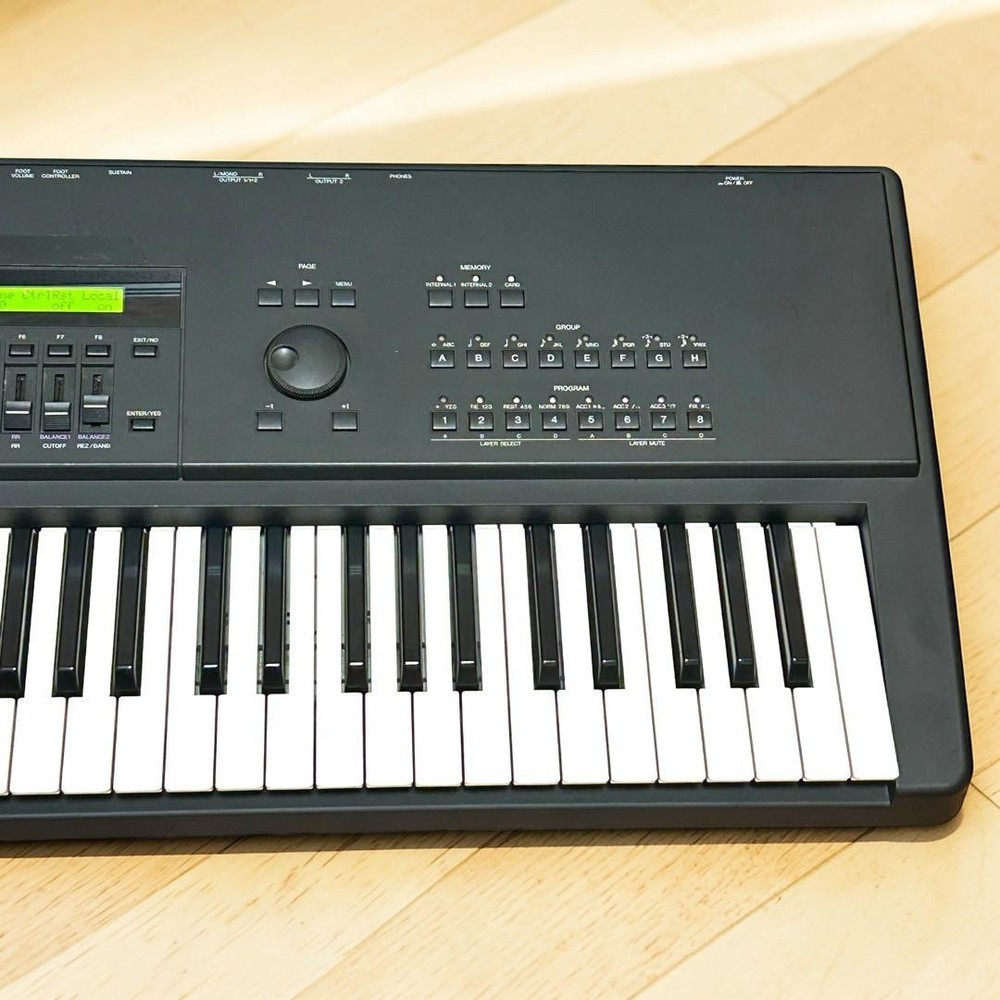 YAMAHA SY85 Workstation Synthesizer with Hard Case