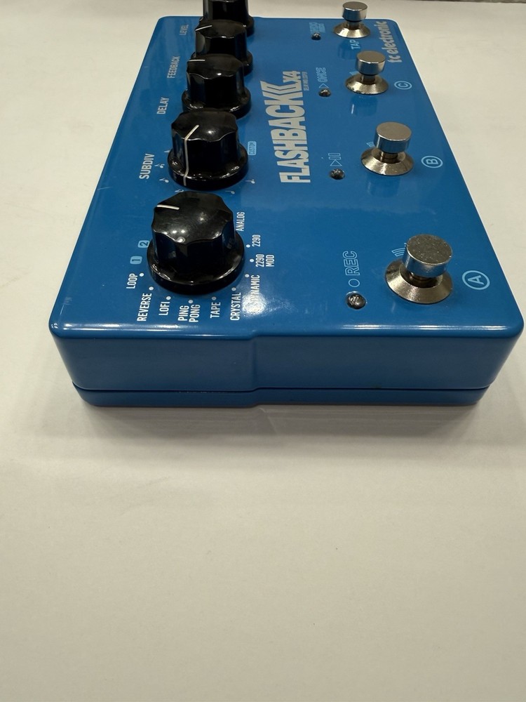 TC Electronic Flashback X4 Delay & Looper True Bypass Guitar Effect Pedal