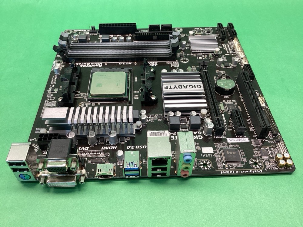 Gigabyte GA-78LMT-USB3 Desktop PC Motherboard & CPU - UNTESTED