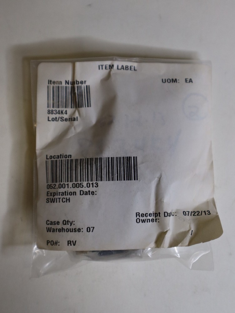 AVIATION 8834K4 TOGGLE SWITCH (2 AVAILABLE) NEW