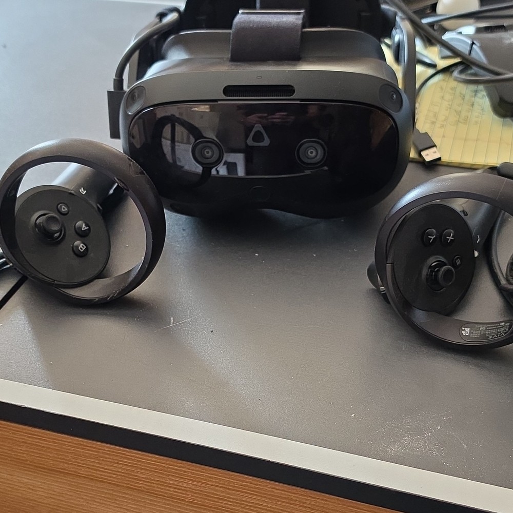 HTC Vive focus Black VR Headset with Controllers PC & Console VR Headset