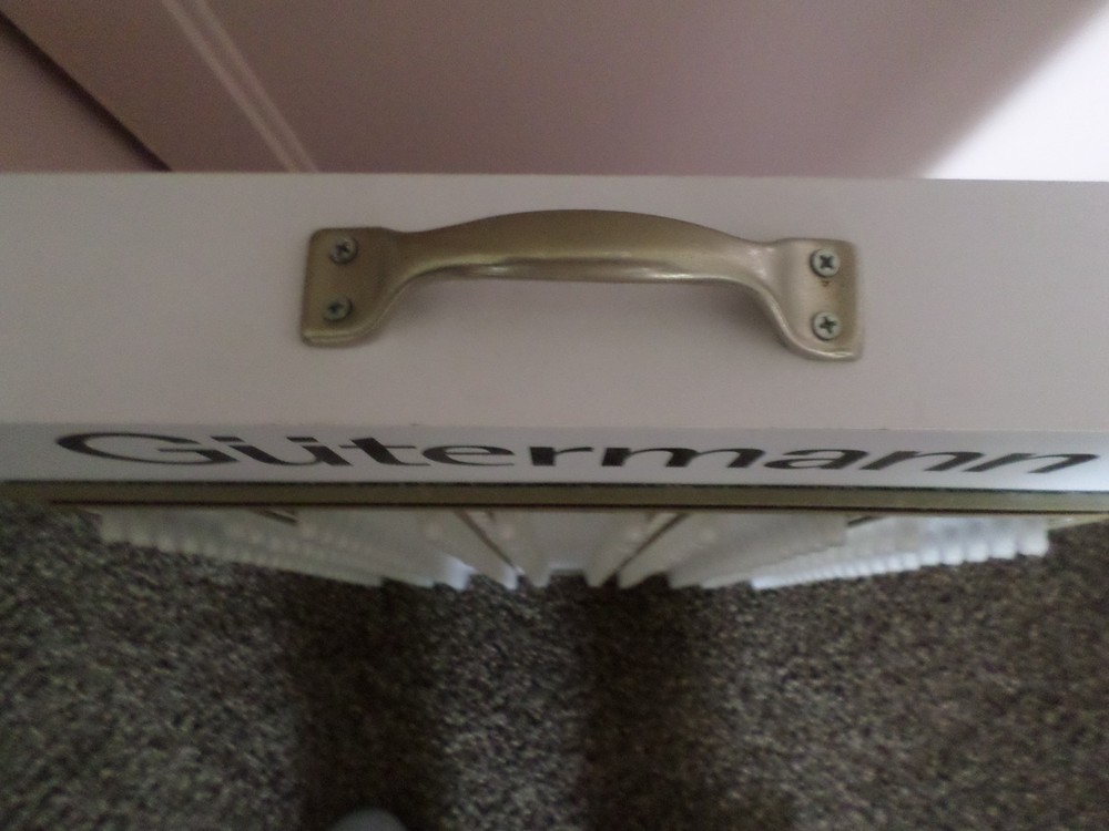 Guttermann Sewing Natural Cotton Thread Holder Spool RACK STORAGE DISPLAY CASE