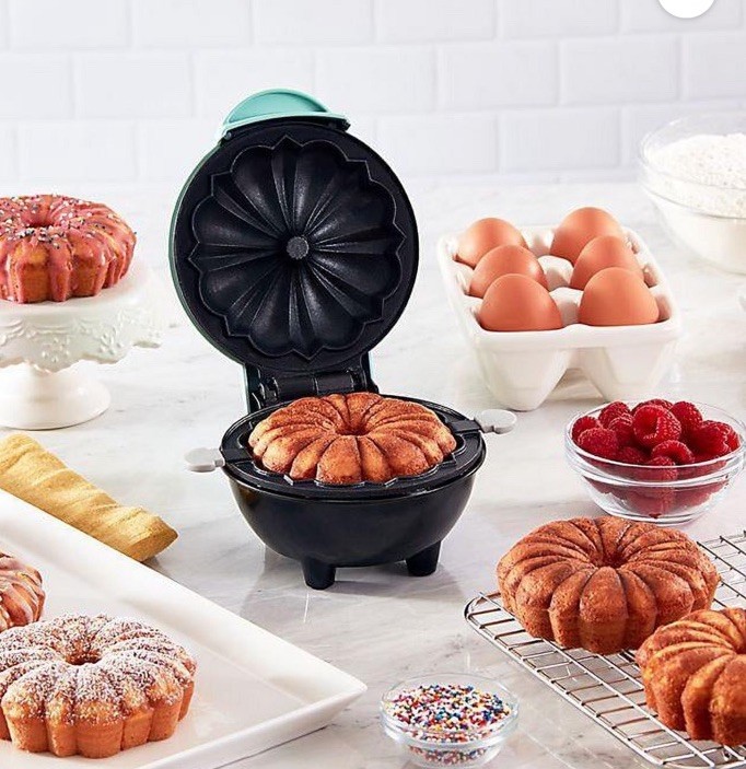 Dash Mini Bundt Cake Maker