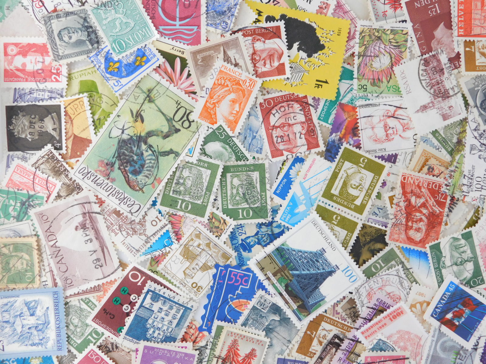 STAMP WORLD WIDE 1000pc lot off paper kiloware philatelic collection used
