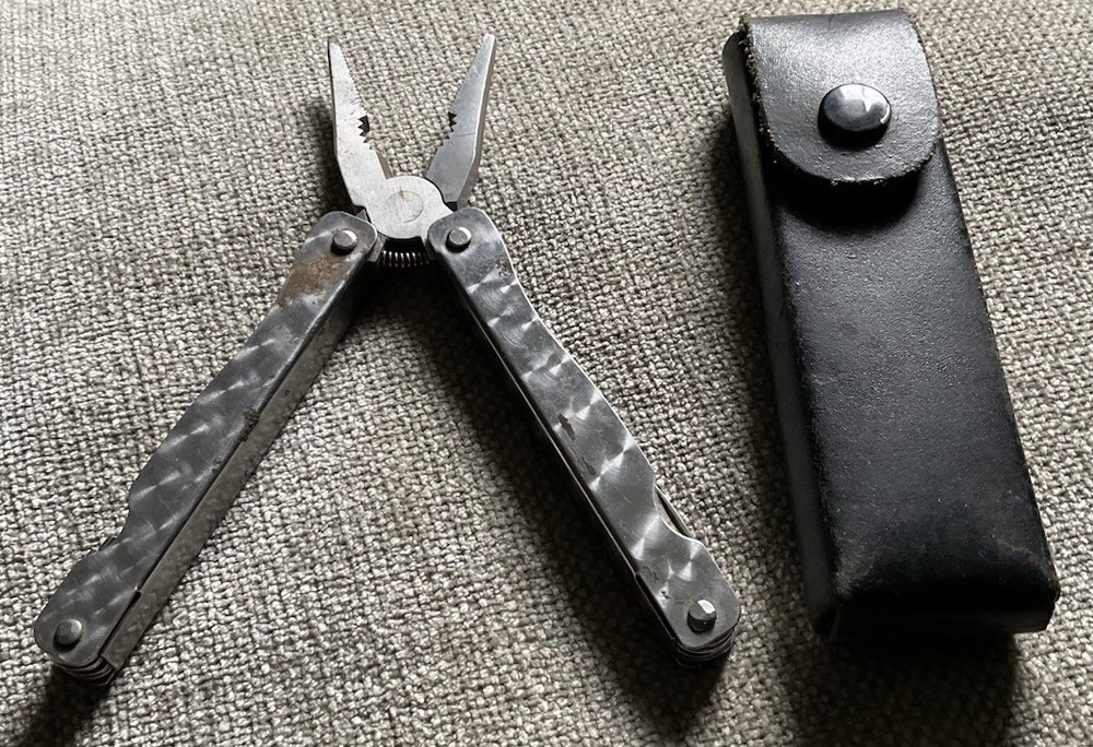 Multi-tool Unbranded Vtg See Pics With Black Leather Case