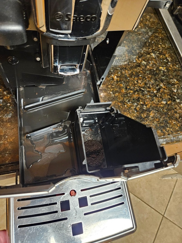 Saeco Incanto HD8917 Super Automatic Espresso Machine