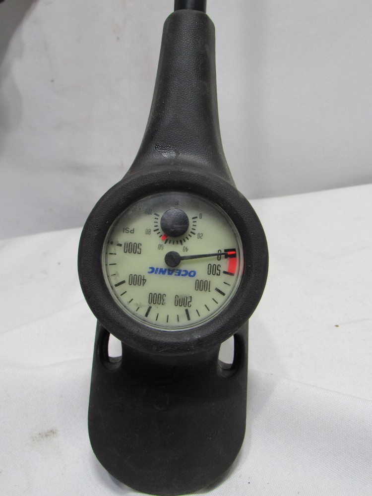 oceanic octopus glo DATA PLUS dive computer , regulators