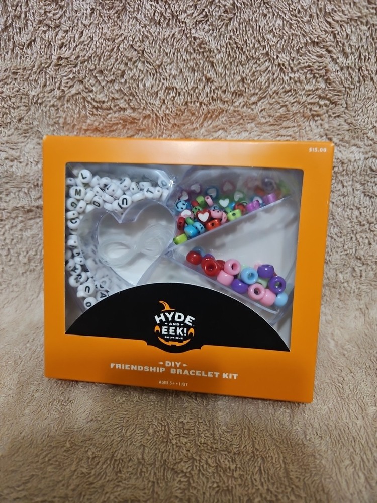 Friendship bracelet kit By Hyde And Eek!