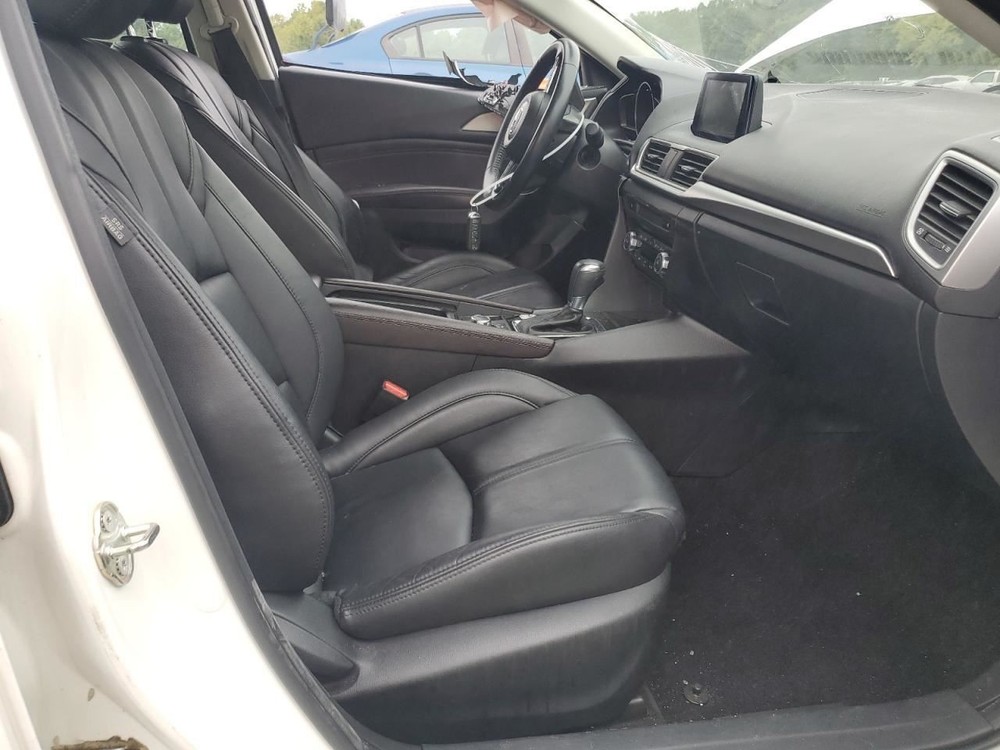 3 2018 Glove Box 4916502