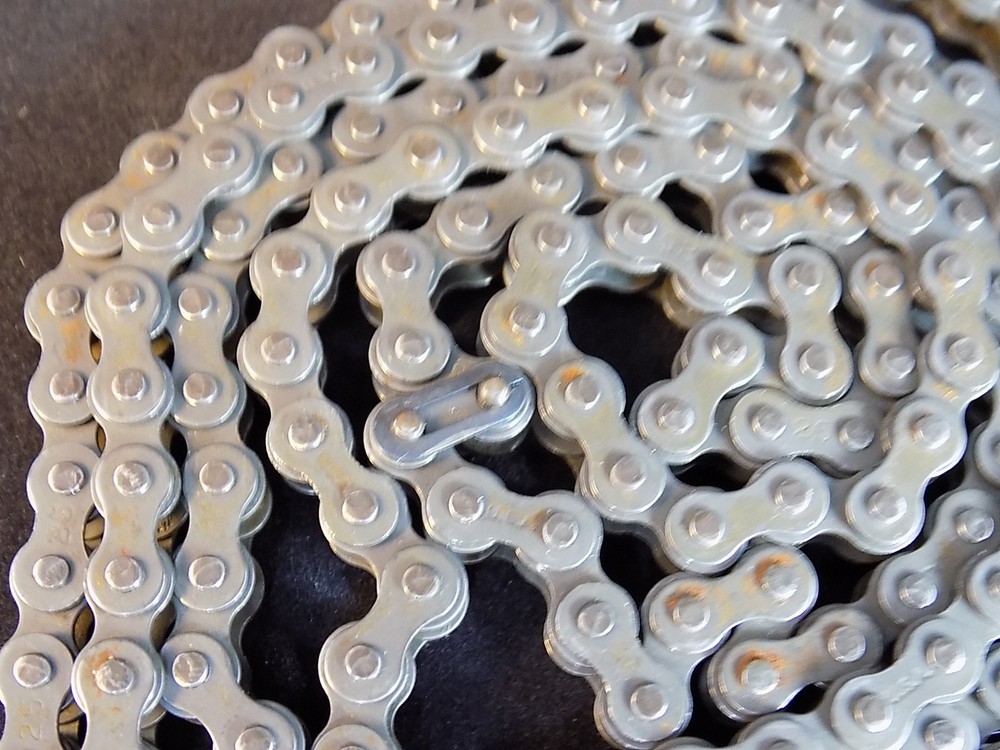 27 inch ROLLER DRIVE CHAIN 1/4" pitch 1/8 " roller diameter 1/8" Inside width