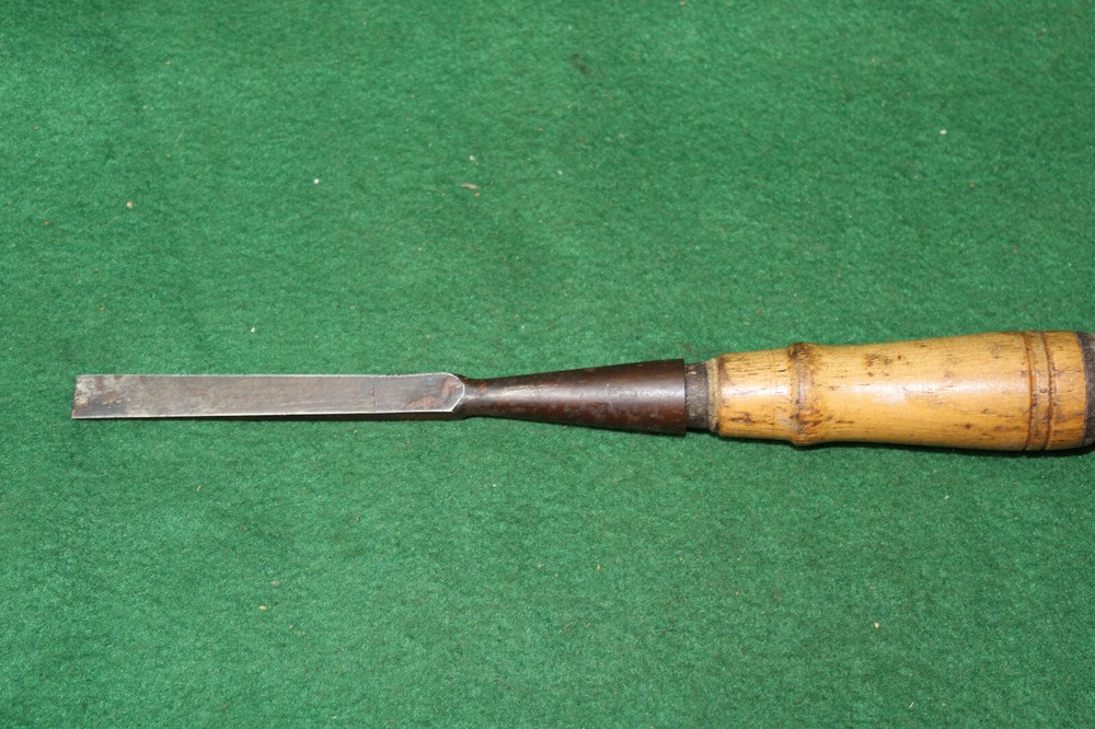 GOOD USER ANTIQUE VINTAGE KARPENTER 3/8" SOCKET CHISEL Inv#WF87