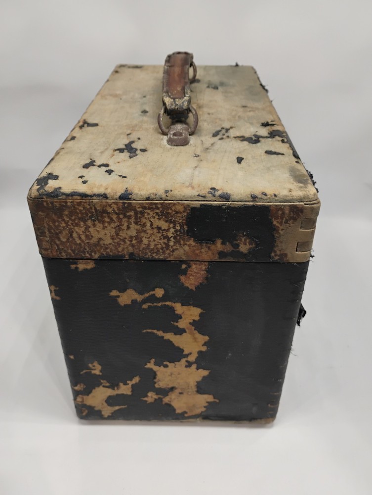 Vintage Antique Eernst Leitz Wetzlar Microscope With Worn Aged Case Untested