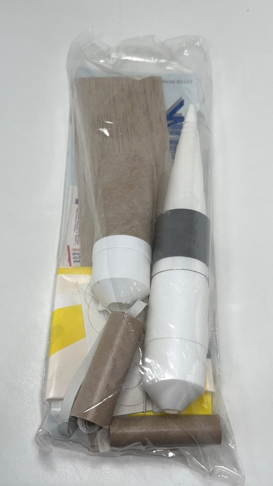 NEW Estes Magnum 1422 Flying Model Rocket + Launch / Range Operations Kit VTG