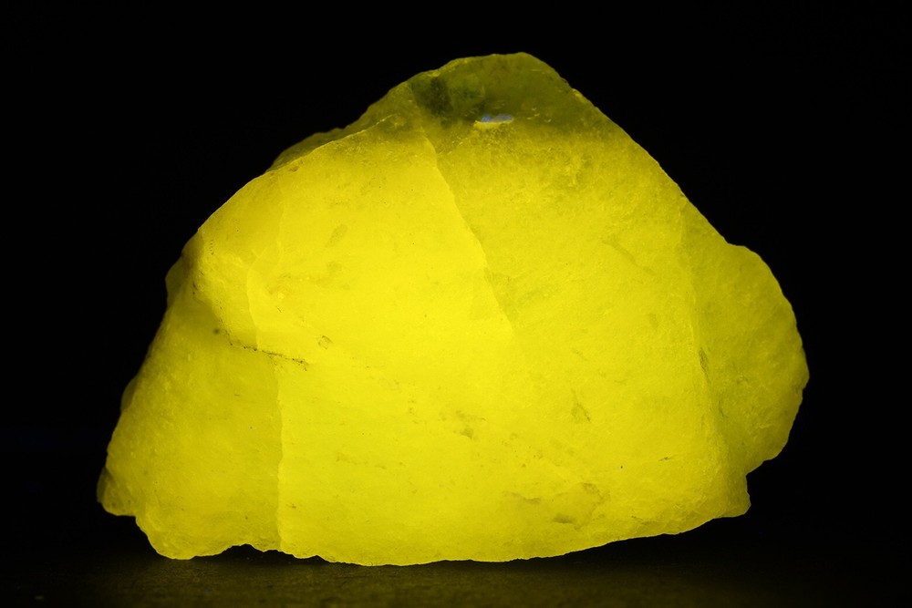 Fluorescent Topaz from Chengde, Hebei, China