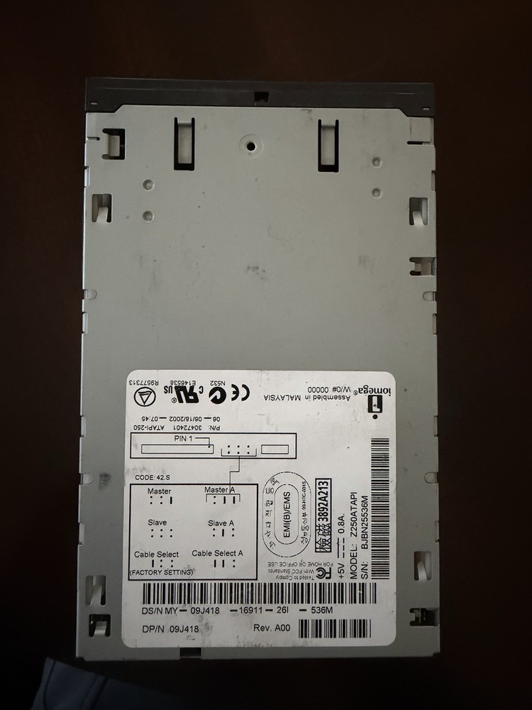 Iomega ZIP 100 Internal IDE ATAPI 3.5" Zip Drive Model Z100ATAPI Beige