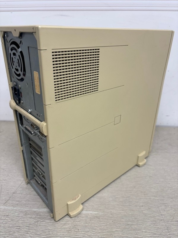 Dell Dimension XPS P90 Vintage Computer (powers on)