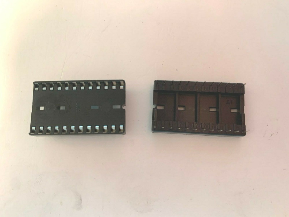 AMP Closed IC Socket 24-Pin BLACK.