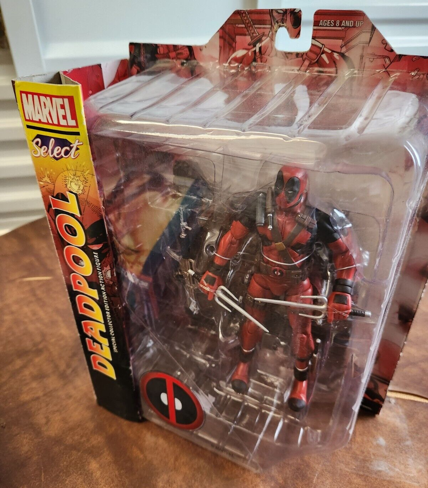 DEADPOOL WITH DIORAMA BY MARVEL SELECT